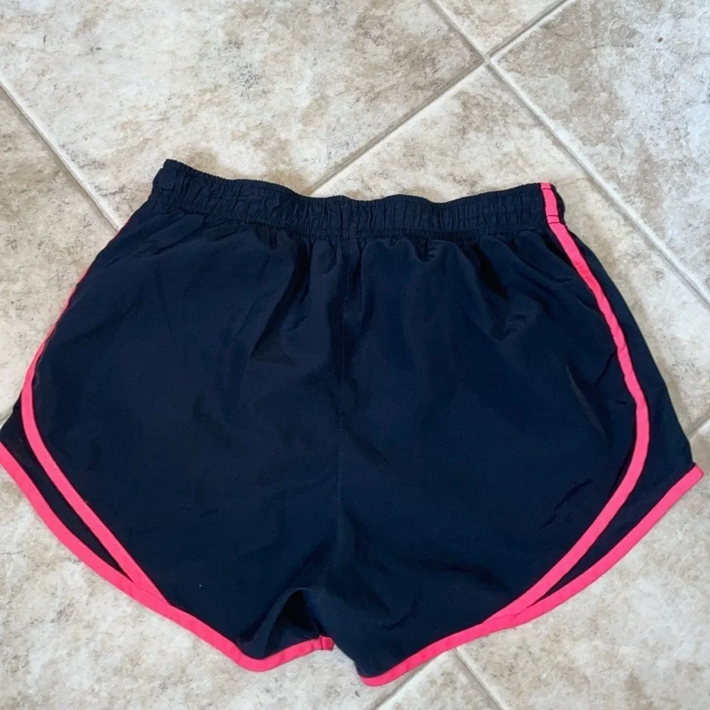 Nike Lot of Workout/gym/running clothes.  Pullover, shorts, tank top, tee shirt‎
